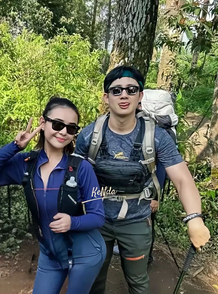 Amanda Manopo dan Kenny saat mendaki gunung. Foto : Istimewa