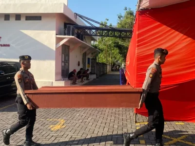 Tiga jenazah korban ambruknya bangunan ponpes Al Khoziny teridentifikasi. Foto : Azharul Hakim/Nyata