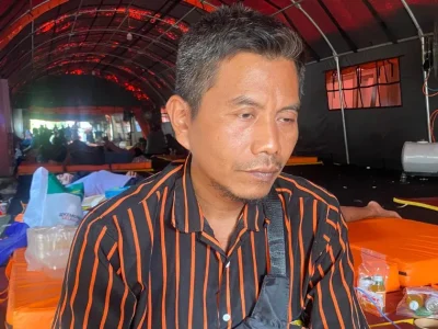 Muhammad Faisol, ayah santri korban ambruknya Ponpes Al Khoziny. Foto : Azharul Hakim/Nyata