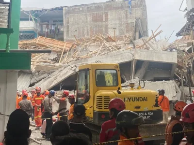 Bangunan ponpes al khoziny ambruk. Foto : Azharul Hakim/Nyata