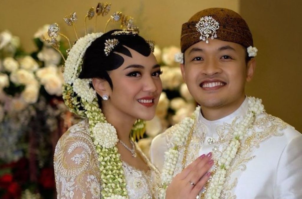 Foto pernikahan Putri Tanjung dan Guinandra Jatikusumo (Foto: Instagram/indohighsocial)