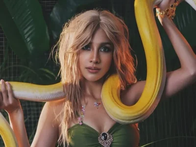 Anya Geraldine cosplay Britney Spears untuk Halloween 2025. Foto: Dok. Instagram @anyageraldine