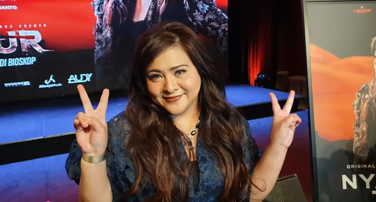 Dukung Suami, Audy Item Garap Soundtrack Film ‘Timur’