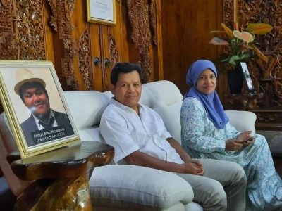 Ayah Ibu Anggit, Mahasiswa IPB University yang gugut saat ekspedisi patriot. (Foto: Dok. Pri)