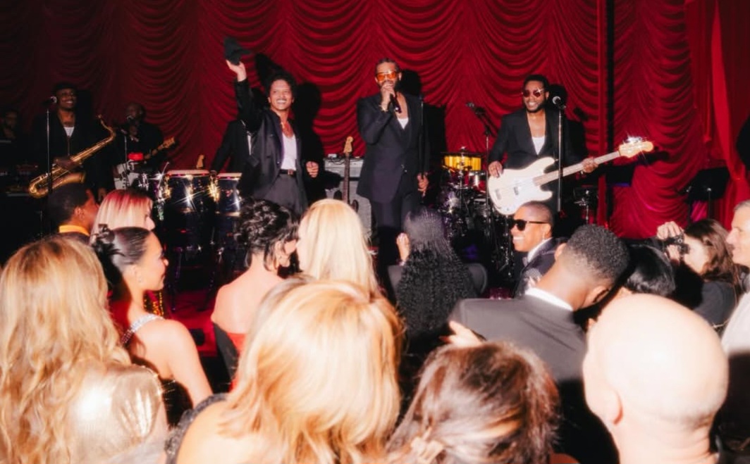 Penampilan Bruno Mars di pesta Kris Jenner yang menganggu tetangga sekitar. Foto: Dok. Instagram @krisjenner