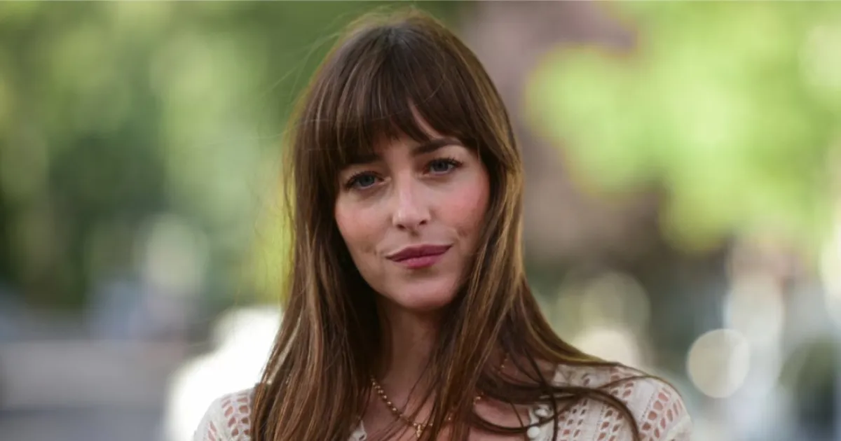 Move On dari Chris Martin, Dakota Johnson Mulai Kencan Lagi