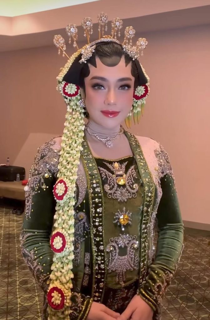 Latihan sinden secara khusus (Foto: Instagram/celine_evangelista)