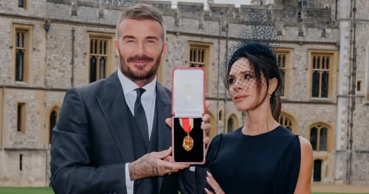 David Beckham Raih Gelar Bangsawan, Pakai Jas Khusus Buatan Istri