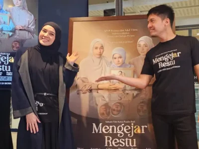 Dimas Seto dan Dhini Aminarti Mengejar Restu. (Foto: Agnes/Nyata)