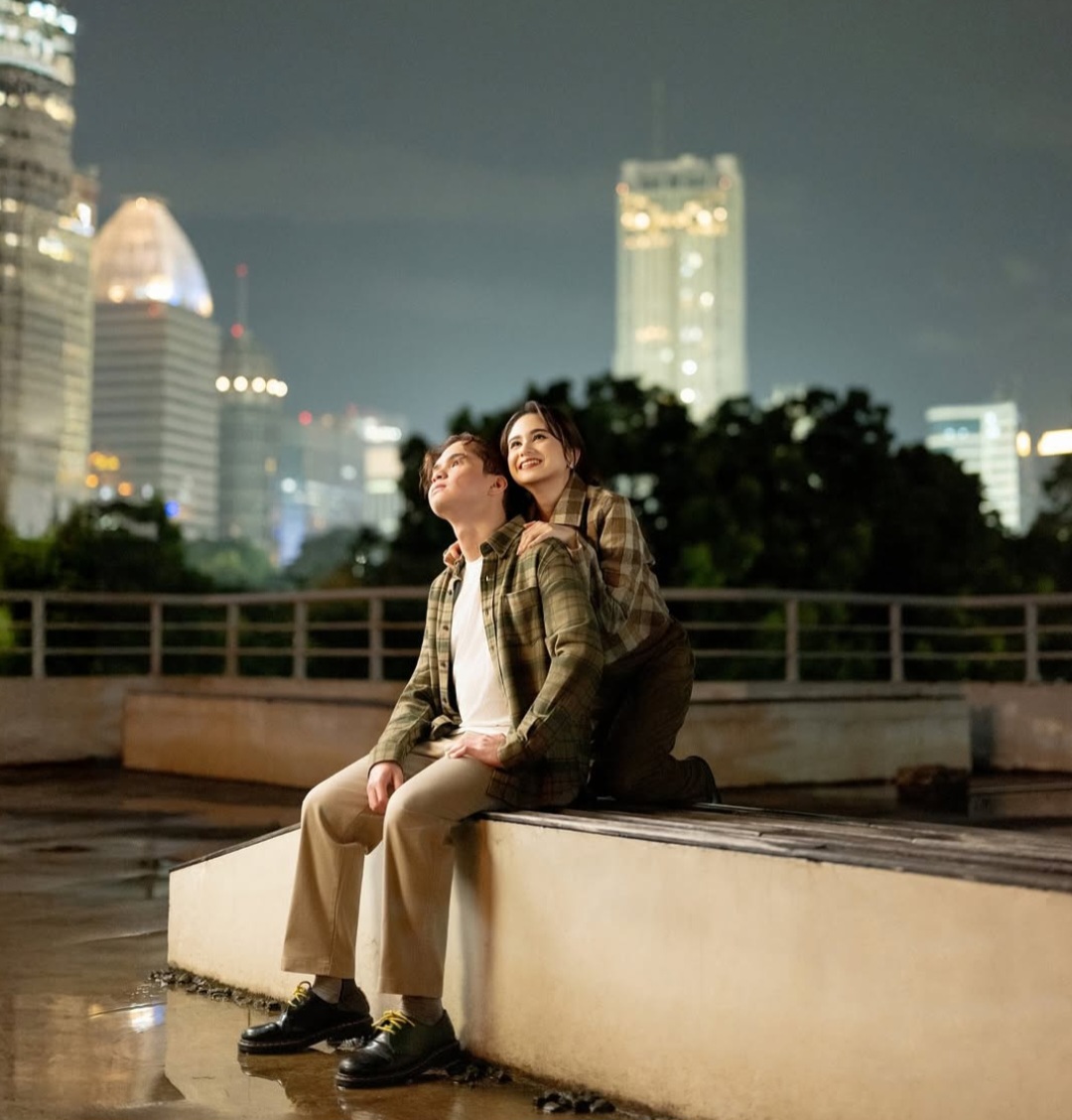 Gaya Dul dan Tissa yang serasi dalam balutan pakaian earth tone. Foto: Dok. Instagram @rollmoments