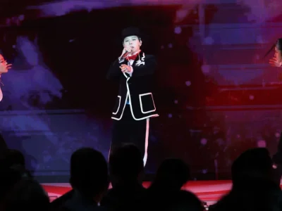 G-Dragon tampil di KTT APEC 2025. Foto: Dok. Yonhap