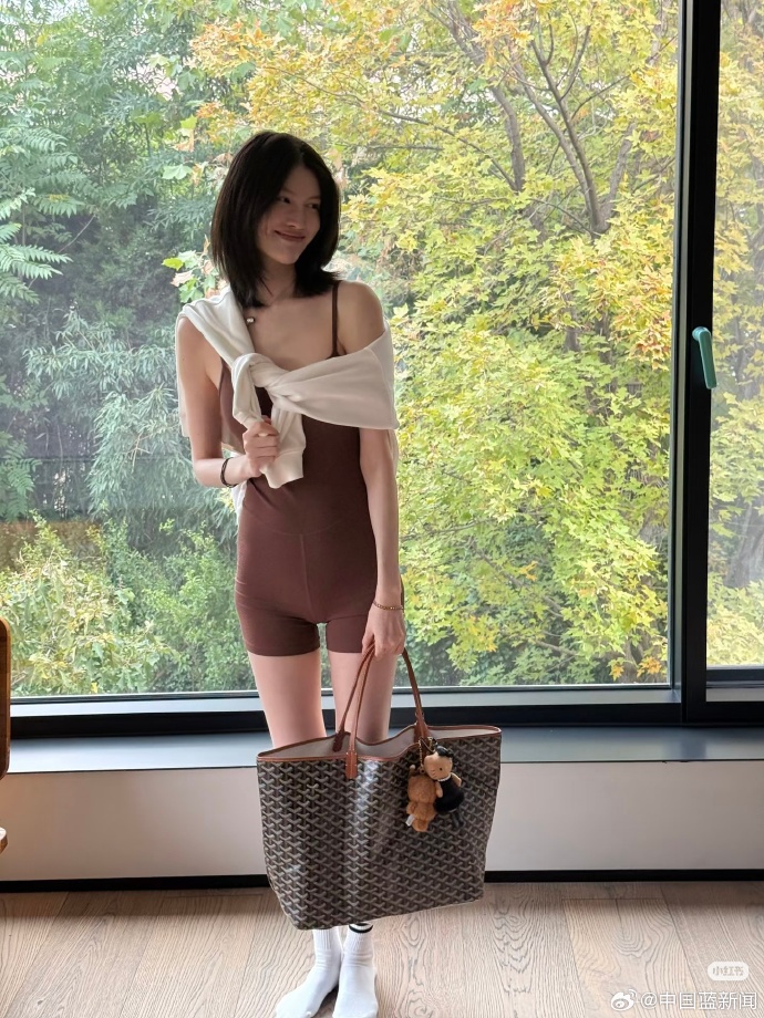 Proporsi tubuh model yang bikin warganet China terpukau. Foto: Dok. Weibo