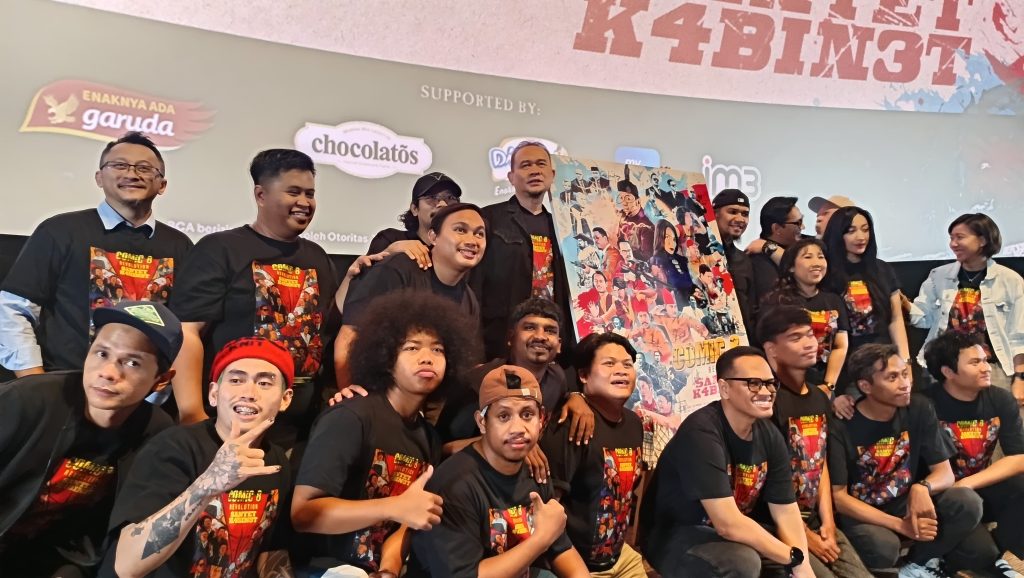 Pemeran dan kru film Comic 8 Revolution: Santet K4abin3t. (Foto: Bayu/Nyata) 