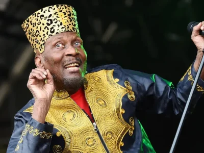 Jimmy Cliff, ikon musik reggae dari Jamaika meninggal dunia. Foto: Dok. Tabatha Fireman/Redferns via People