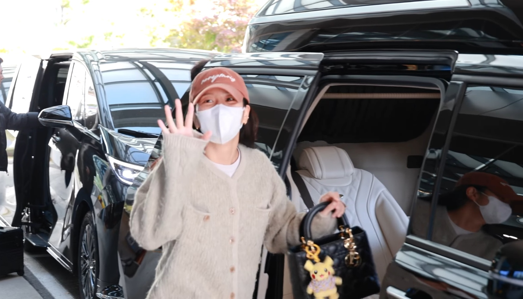 Jisoo tiba di Korea Selatan setelah konser di Jakarta. Foto: Dok. YouTube Dispatch