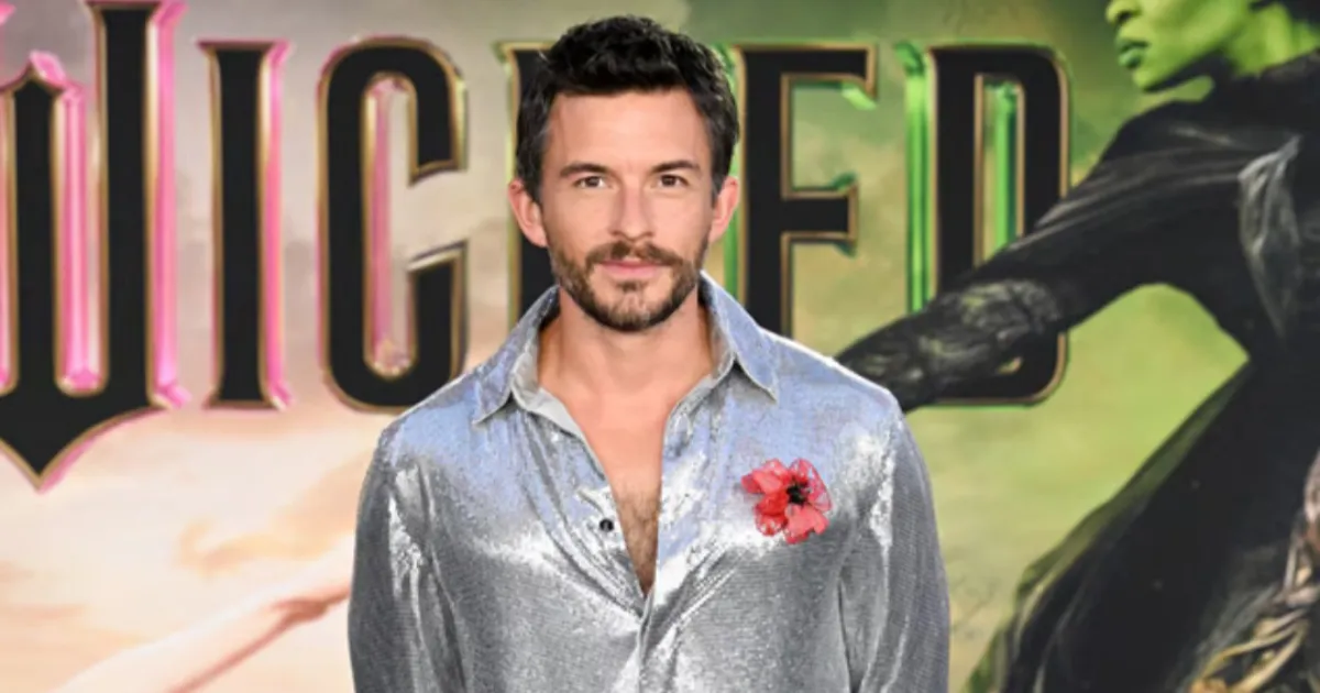 Potret Tampan Aktor Jonathan Bailey, Pria Terseksi 2025 versi People