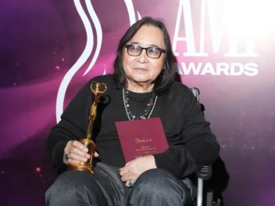 Jopie Item raih Lifetime Achievement AMI Awards 2025. (Foto: Naomi/Nyata)
