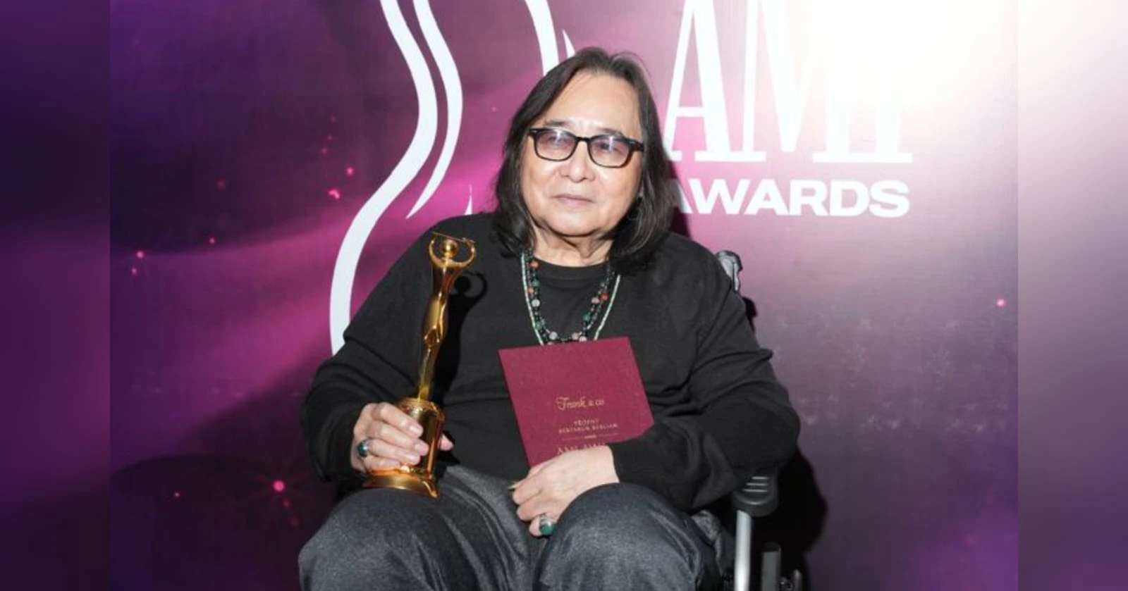Mengenal Jopie Item, Gitaris Legendaris Raih Lifetime Achievement AMI Awards 2025