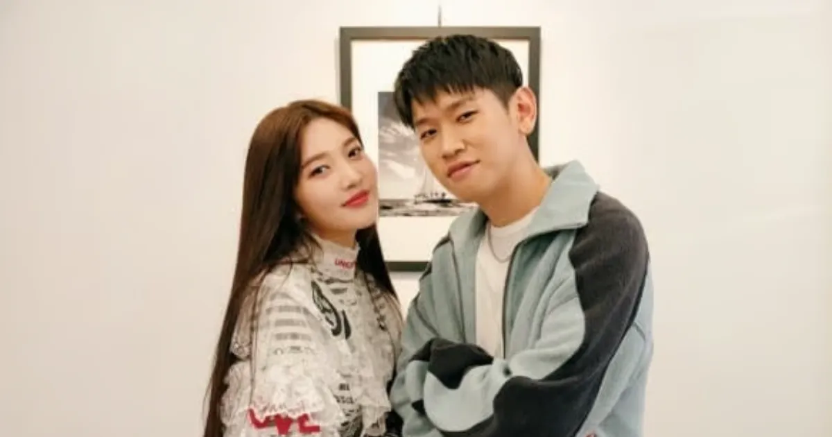 Bantah Isu Putus, Crush Nyanyi di Pernikahan Adik Joy Red Velvet