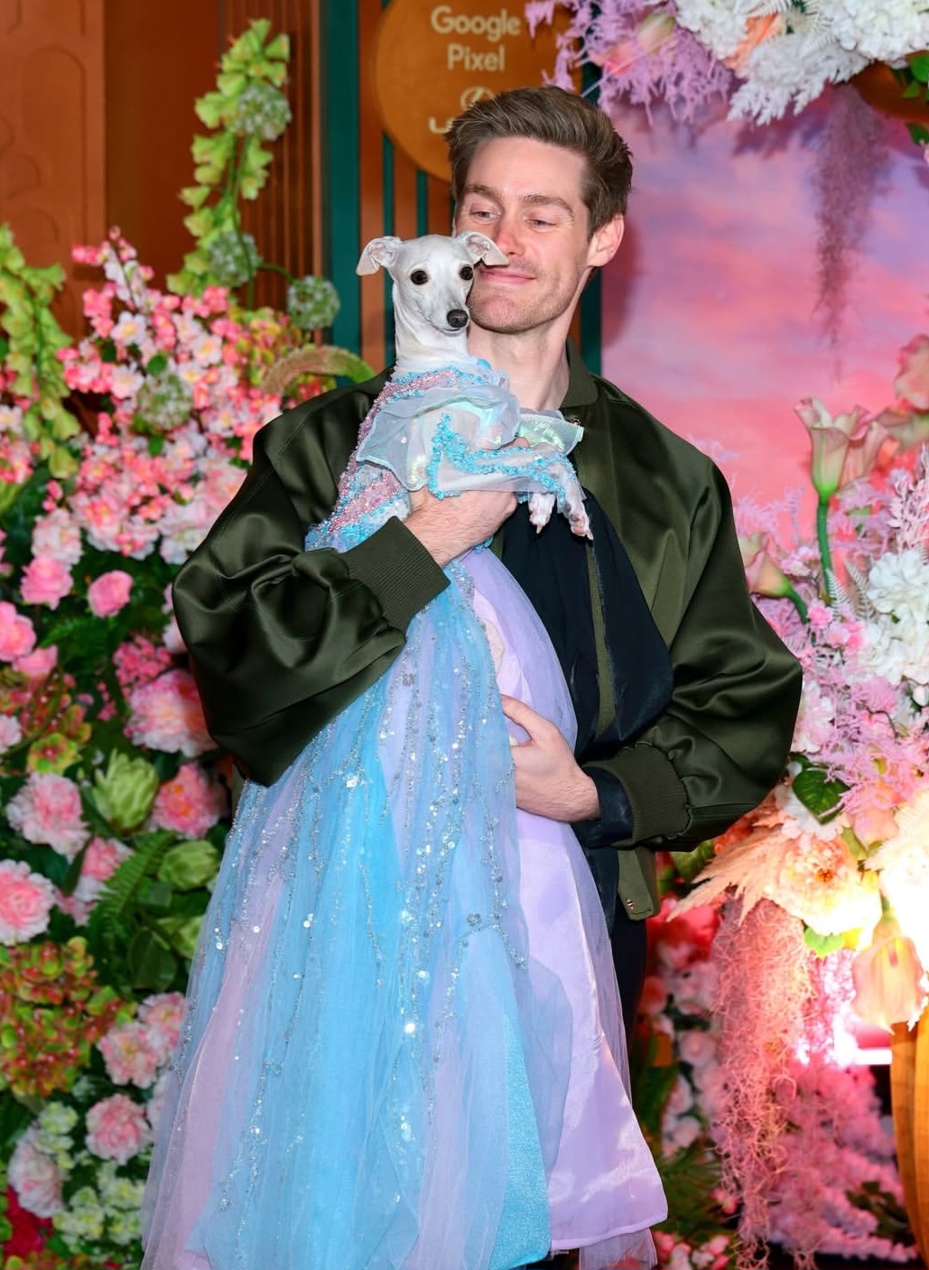 Adik Tika, Kala menghadiri premier film 'Wicked: For Good'. Foto: Dok. Instagram @tikatheiggy