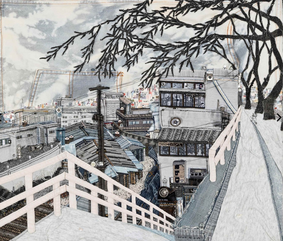 Jeans bekas beragam warna dan motif yang berubah jadi karya seni. Foto: Dok. Gallery Planet