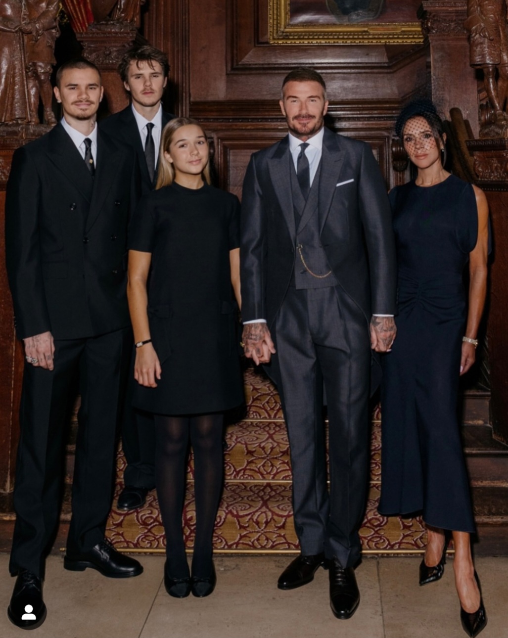 David bersama istri dan tiga anaknya. Foto: Dok. Instagram @victoriabeckham