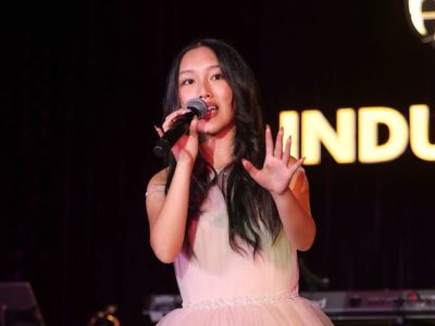 Malea Emma tampil menyanyikan lagu 'Golden' di Biltmore Hotel, Los Angeles. (Foto: Instagram @maleaemma)