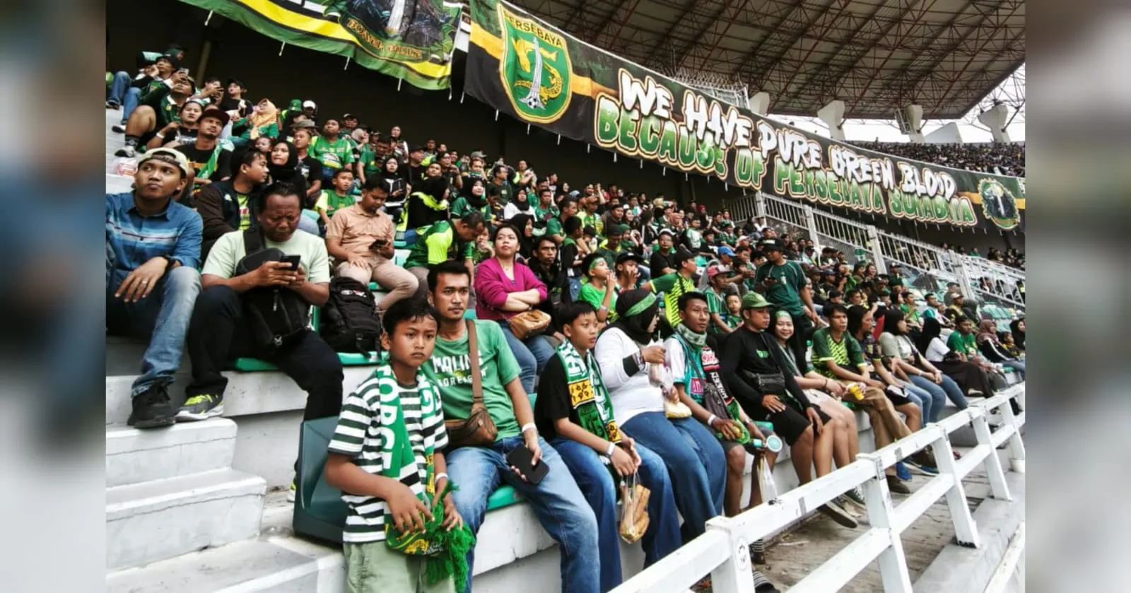 Nyata Hadir di Tribun Keluarga, Pertandingan Persebaya vs Arema FC