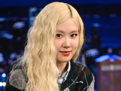 Rose BLACKPINK meraih tiga nominasi di Grammy Awards 2026. Foto: Dok. Instagram @fallontonightbts