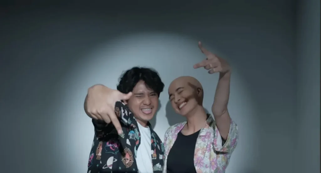 Salah satu adegan Arbani Yasiz dan Mawar de Jongh di trailer film 'Sampai Titik Terakhirmu. (Foto: Tangkapan layar YouTube/LYTO Pictures)