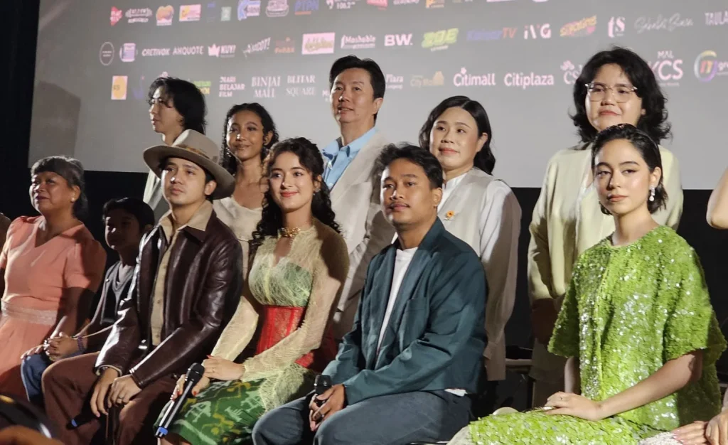Para pemain dan kru film 'Sampai Titik Terakhirmu'. (Foto: Agnes/Nyata)