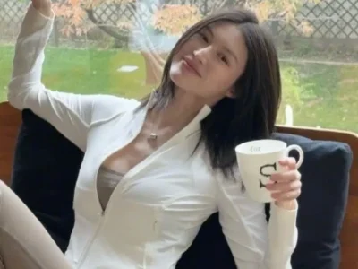 Potret terbaru He Sui, supermodel yang melahirkan anak William Chan. Foto: Dok. Weibo