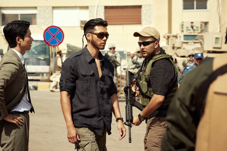 Hyun Bin tampil brewokan di film The Point Men. Foto: Dok. Cine21