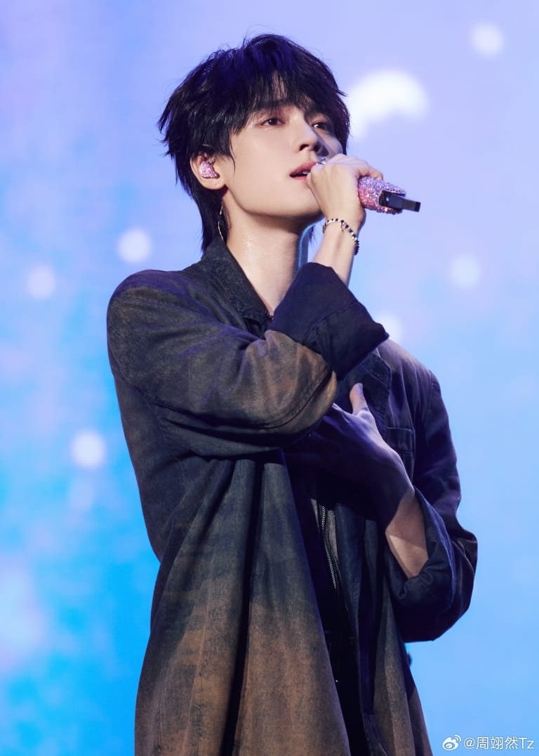 Zhou Yiran mengawali karirnya sebagai penyanyi. Foto: Dok. Weibo