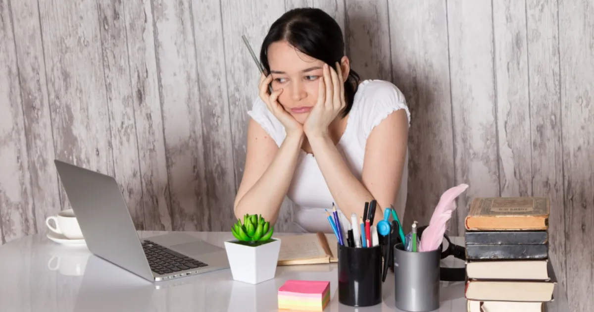 Malas atau Terlalu Santai? 4 Zodiak Ini Sering Menunda Pekerjaan