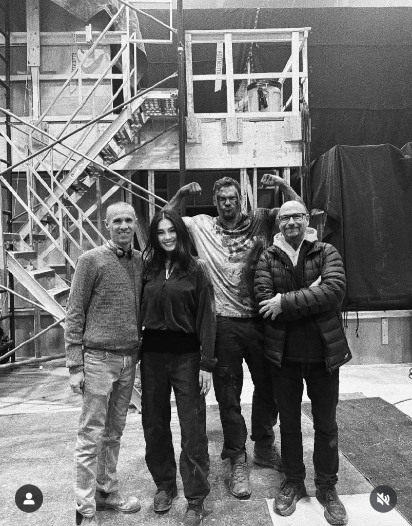 Bersama dengan pemain dan kru serial (Foto: Instagram/agnezmo)