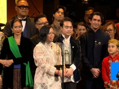 Pemain dan kru film ‘Pangku’ saat menerima Piala Citra FFi 2025 (Foto: YouTube/Festival Film Indonesia)