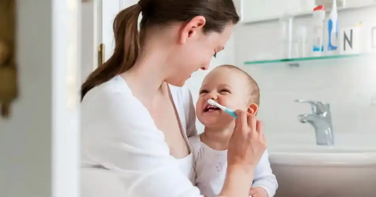 Tips Menjaga Kesehatan Gigi Bayi yang Mulai Tumbuh