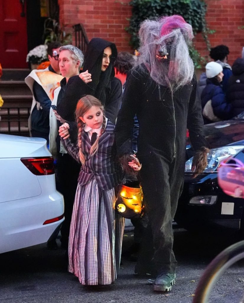 Bradley Cooper dan anak (Foto: BACKGIRD/ASPN)