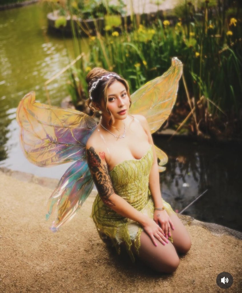 Awkarin sebagai Tinkerbell (Foto: Instagram/narinkovilda)