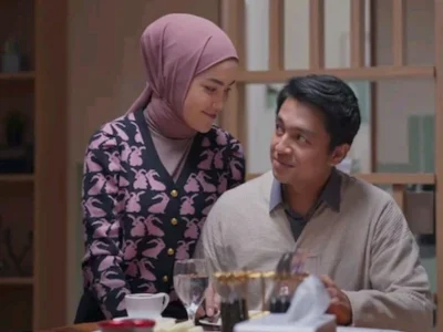 Nicole Parham dan Deva Mahenra di ‘Ipar adalah Maut: The Series’ (Foto: Dok. Netflix)