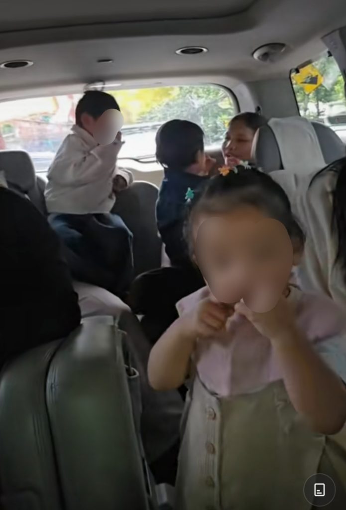 Bersama anak di dalam mobil (Foto: TikTok/theluvss_)