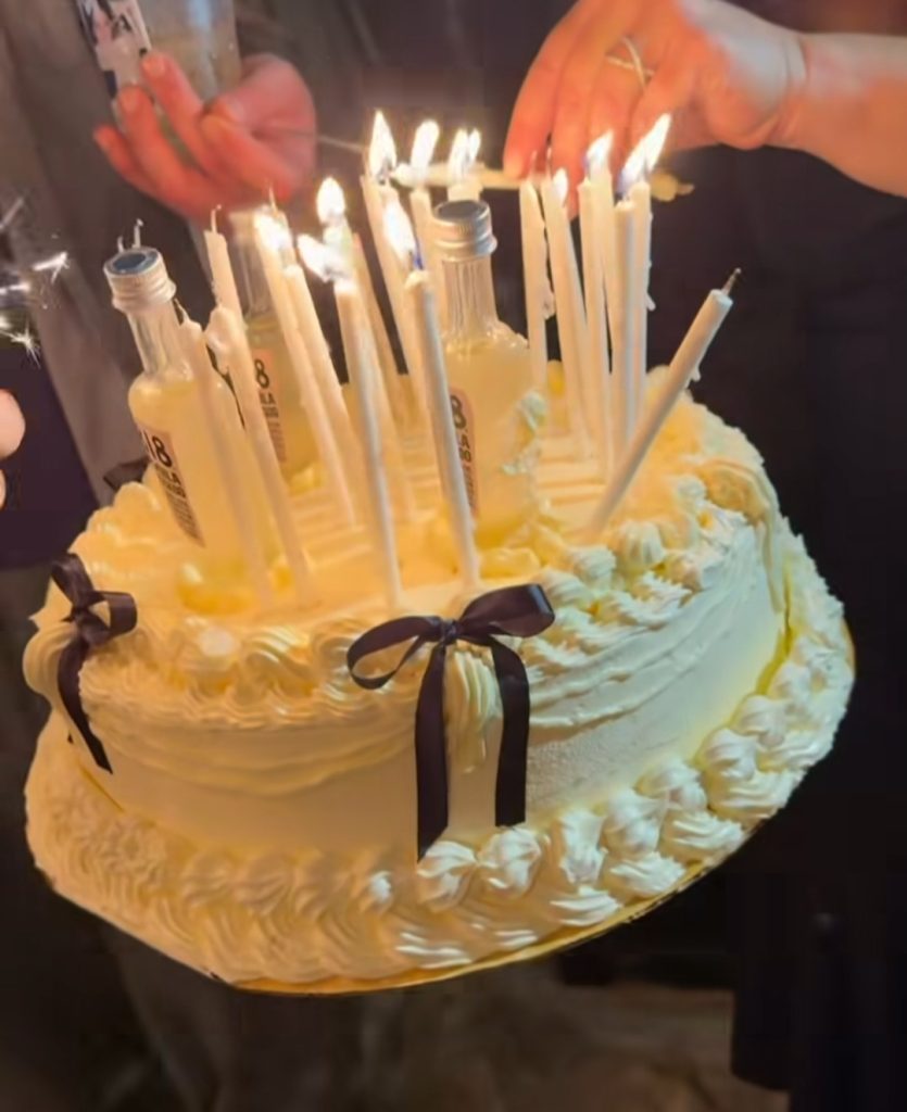 Kue ulang tahun (Foto: Instagram/kimkardashian)