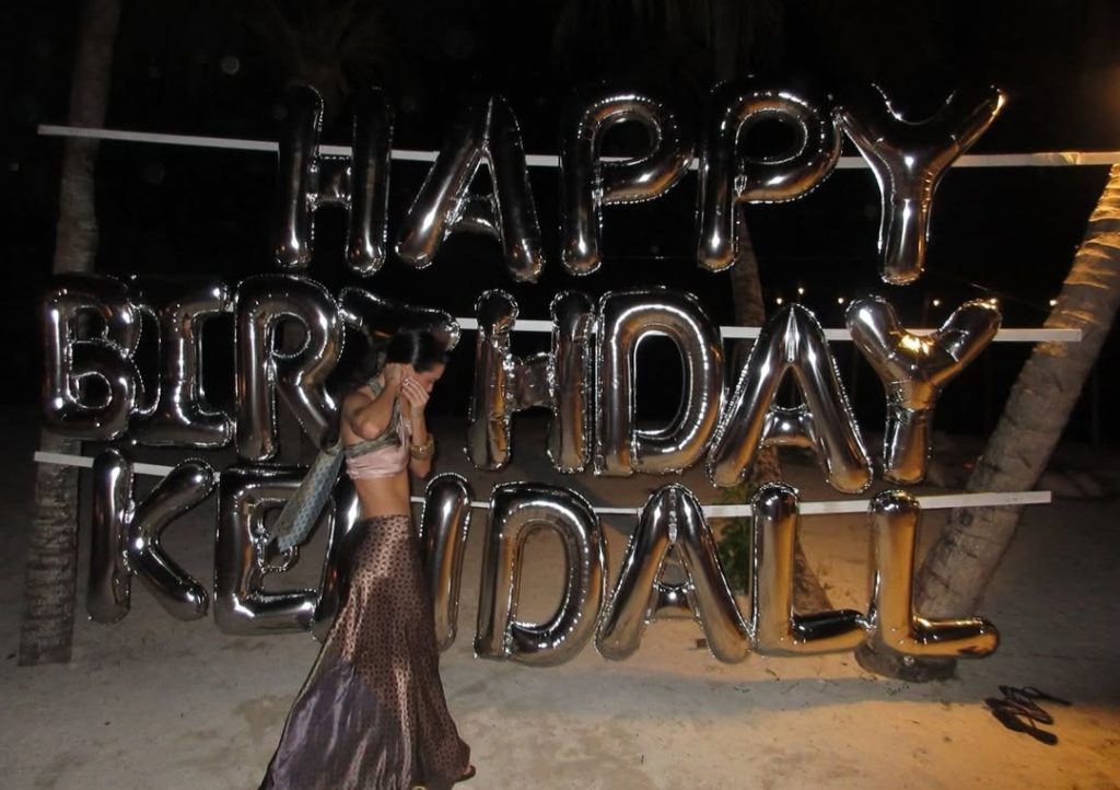 Kendall Jenner rayakan ultah di pinggir pantai (Foto: Instagram/kendalljenner)