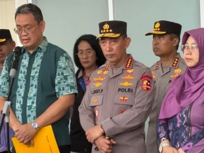 Kunjungan Kapolri dan KPAI ke korban ledakan SMAN 72 Jakarta (Foto: Nyata/Omi)