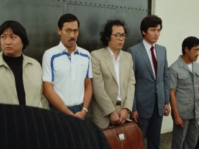 Stanley Fung (polo putih) di film ‘Winners and Sinners’ (Foto: Dok. CSFD)