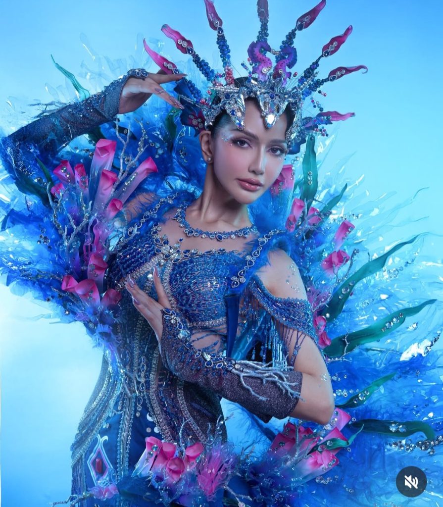 Menggunakan kostum nasional (Foto: Instagram/mellliza)