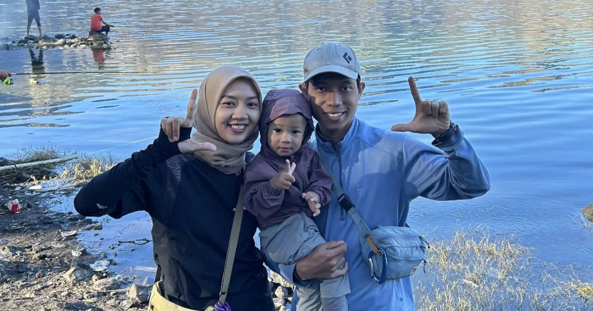 Kisah Pasangan Mengajak Balita Menjejak Puncak