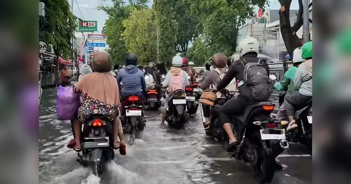 4 Tips Aman Motor Melewati Banjir agar Tidak Mogok dan Rusak