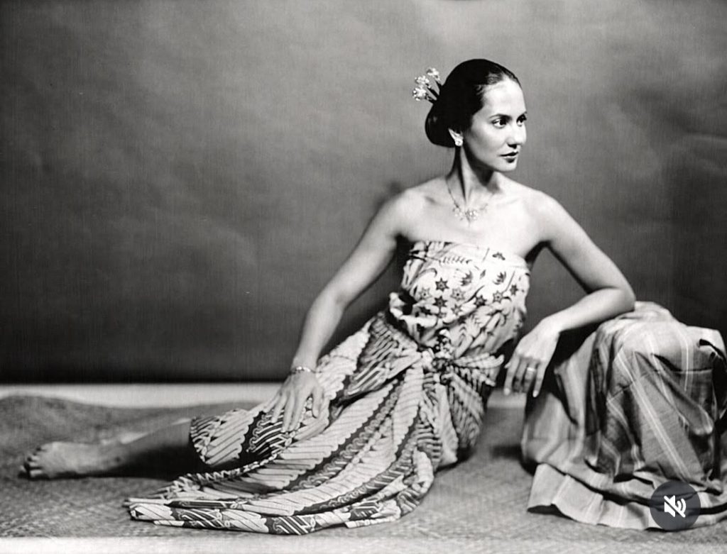 Tampak seperti wanita Jawa kuno (Foto: Instagram/pevpearce)